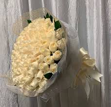 100 white roses bouquet in los angeles