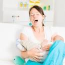 Image result for ‫تصویر نوزادی که موقع شیر خوردن گاز می گیرد مشکل دارد؟‬‎