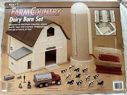 ertl 1993 farm country dairy barn set