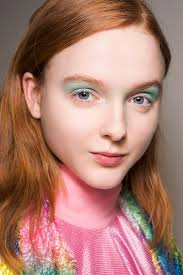 pastel makeup looks for spring 2022