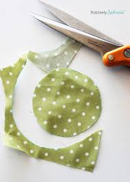 You probably have played a yoyo already. Easy Fabric Yo Yo Tutorial With Free Printable Templates
