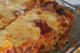 Misalnya saja lasagna, makanan lezat khas italia yang memadukan lembaran pasta tipis, saus. Lasagna Azie Kitchen