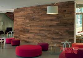 На дървени панели създават атмосфера топло и да даде знак за вътрешна украса. Drveni Stenni Paneli Tsonev Flooring