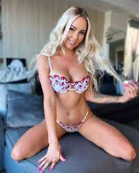 Country Mum Honeyy Brooks Keeps Rural Farm Life Humming with OnlyFans CA$H  - Fleshbot