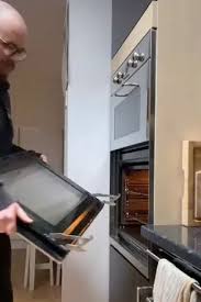 Man Shares Oven Feature So You