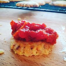 cheesy oatcakes with tomato jam
