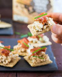 easy triscuit appetizer bacbluvincuit