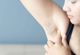 causes symptoms of armpit pain its