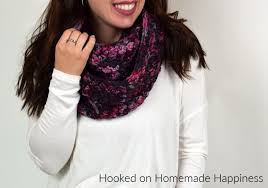 claret infinity crochet scarf pattern