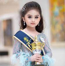 2 năm sau đăng quang Hoa hậu nhí Thái Lan, bé gái 8 tuổi giờ chăm chỉ bán  hàng - Nuôi con