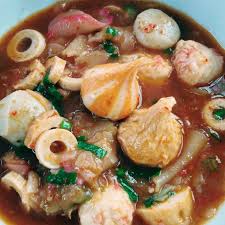 Made of wet krupuk (traditional indonesian crackers) cooked with protein sources (egg, chicken, seafood or beef) in spicy sauce. Seblak Seafood Baduy Trans