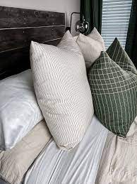 How To Arrange Throw Pillows On A Bed