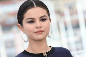 selena gomez shares the makeup free