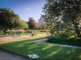 the tuileries garden in paris
