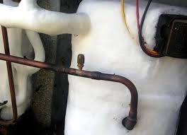 what causes your ac lines to freeze