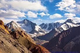 Таджикистан – горы Памира.