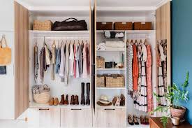 how to organize clothes in your closet