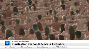 Video: Nackt-Aktion gegen Hautkrebs: Tausende Australier posieren am Bondi- Beach | tagesschau.de