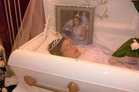 Beautiful girls in their caskets : Beautiful Girls Women Dead In Their Coffins