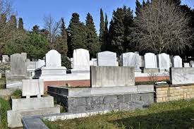 Zincirlikuyu Mezarlığı - Vikipedi