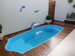 Um dos tipos de piscinas mais comuns e fáceis de instalar em casa é a piscina de fibra. Borda De Piscina 69 Inspiracoes E Sugestoes Para Usar No Seu Projeto