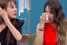 Kwon jiyong and sandara park fmv wedding fanvid only! Tears As Minzy Recalls How Sandara Adapted To Change After 2ne1 Disbandment Abs Cbn News