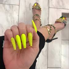 Next we have another simple bright and stylish idea. 43 Chic Ways To Wear Yellow Acrylic Nails Stayglam