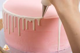 Zuckerglasuren werden aus puderzucker hergestellt, der mit flüssigkeit zu einer geschmeidigen masse verrührt wird, die durch trocknung erstarrt. Schoko Drip Rezept Fur Bunte Drip Cake Torte Vanilletanz