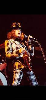 Slade News on Twitter: "Noddy Holder - UK Tour gear 1974 - bank and white  check #sladeband #sladeuktour1974 #crazeenite… "