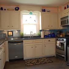 For really greasy kitchen cabinets use 90% rubbing alcohol for the first step with lots of paper towels. How To Clean Greasy Lasani Wood Metal Crystal And Laminate Kitchen Cabinets Dengarden