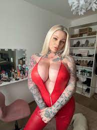 Kelly Pearl on X: Happy sunday ❤️💋 #red #curvylovers #curvybeauties  #Germany #kellypearl #kellypearlx #babe #tattoo #tattooedmodels #ink #INKED  #portraitphotography #portrait #photography t.coFVRbp8NGqP  X