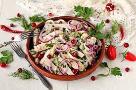 Деревенский свадебный салат из свинины с луком рецепт с фото пошагово -  1000.menu