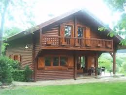 Terdapat dua pilihan untuk memasang lantai kayu: Desain Rumah Kayu 2 Lantai Sebagai Desain Rumah Impian
