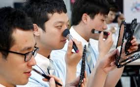 why do korean men wear makeup ubitto