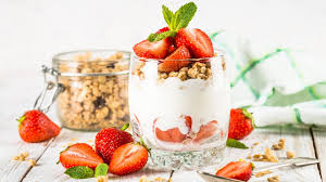 strawberry greek yogurt parfait