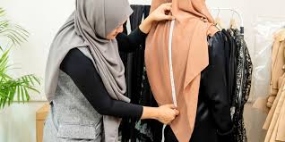 Model baju brokat duyung seperti ini sangat pas untuk dipakai para remaja wanita yang ingin tampil anggun dan lebih dewasa. Pola Baju Gamis Model Duyung Hijabfest