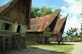 Terlebih lagi bagi mereka yang belum pernah melihatnya, dan punya antusias yang tinggi terhadap peninggalan sejarah kebudayaan di suatu daerah. Rumah Adat Batak North Sumatra Indonesia Arsitektur Vernakular Indonesia Arsitektur