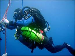 So, let us talk about how you can become an underwater welder and what it takes. Simon Mitchell Wikipedia