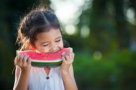 5 loại quả phổ biến ngày hè mà cha mẹ không nên cho con ăn quá nhiều kẻo  rước bệnh vào người con trẻ