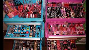 makeup collection organization