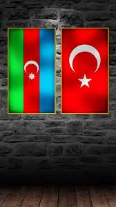 Buna göre, azerbaycan bayrağı mavi gök rengi, kırmızı ve yeşil yatay şeritlerden oluşmuştur ve kırmızı zemin üzerinde beyaz renkte sağa bakan bir hilal ve sekiz köşeli bir yıldız. Azerbaycan Bayragi Hd