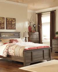 Dresser Mirror Queen Poster Bed With