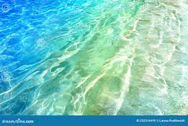 Schönes Hintergrundbild Mit Der Textur Von Klarem Meer Oder Meerwasser Mit  Sonnenbrille. Stockbild - Bild von hintergrund, umgebung: 252316419