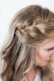 Braid your hair to one side as loosely as possible, allowing strands on the opposite side to fall. Bridal Beauty Side Braid With A Loose Twist Hair Styles Hair Beauty Hairdo