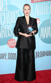 jessica chastain receives the broadway