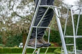 Best Ladders For Hedge Cutting