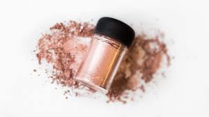 m a c rose gold pigment is having a