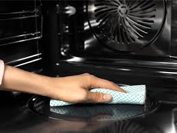 Complete Guide On How To Clean Oven In