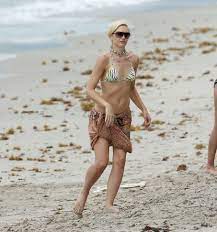 Gwen Stefani Body Shape - In a Bikini