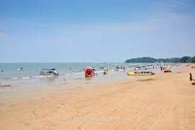 Similarly, the 1.8 km long beach is visited by 20,000 to 30,000 people in the weekend and increases to 50,000 to 80,000 during holiday the beach is only 8 miles away from port dickson. Teluk Kemang Port Dickson Malaysia Port Dickson Beach Kemang